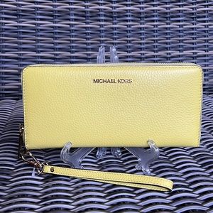Michael Kors Jet Set Travel Large Travel CONTINENTAL 
Sunshine